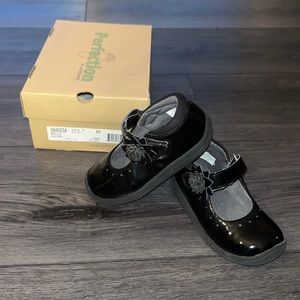 Size 7 black Bella Perfection by Jumping Jacks Mary Jane style shoes
